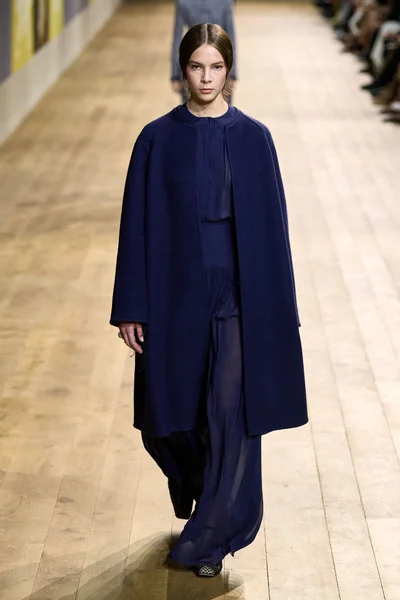 Look 49